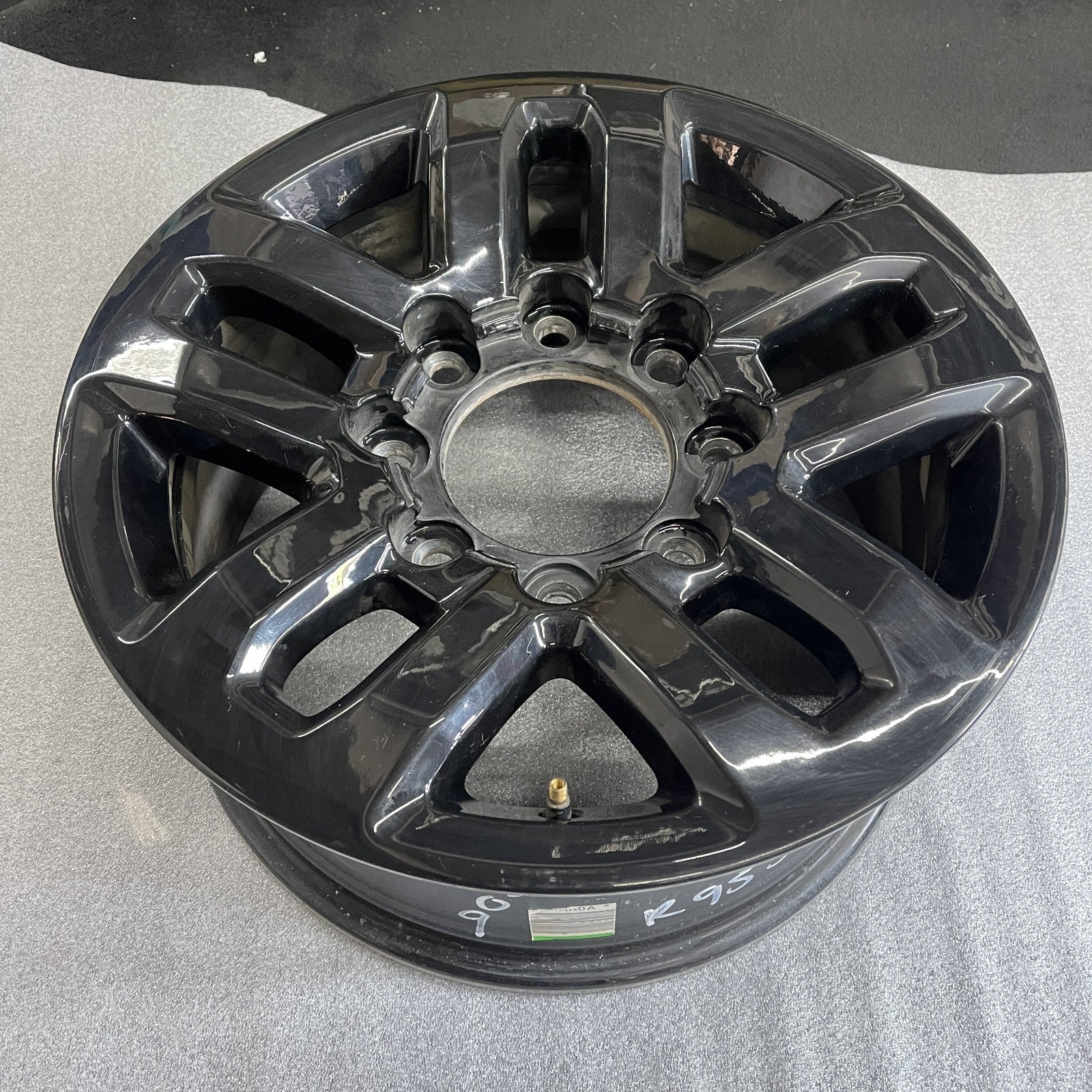 Chevrolet GMC BLACK SIERRA 2500 PICKUP SILVERADO OEM Wheel 84428927 10 ...